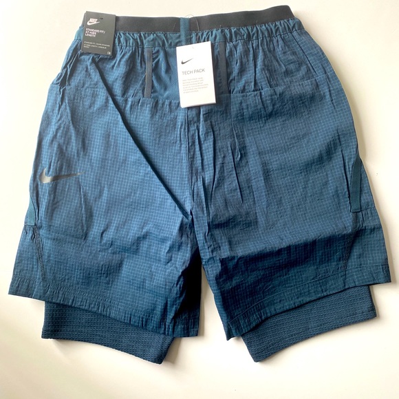 NIKE SPORTSWEAR TECH PACK WOVEN SHORTS. BRAND NEW - Picture 2 of 3